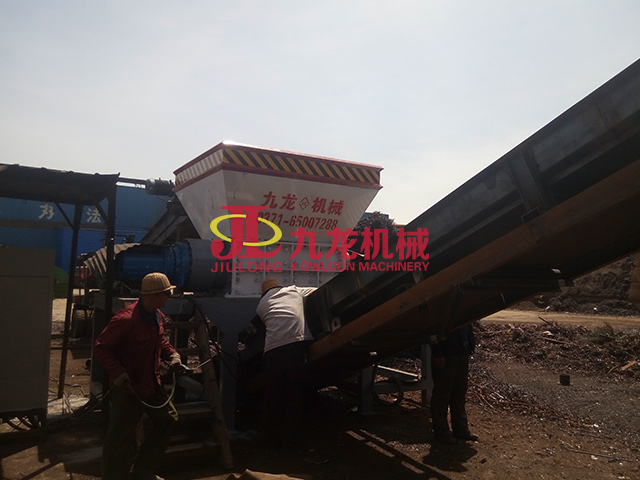 鐵刨花粉碎機生產線現(xiàn)場